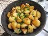 Сливочная картошка с корочкой и зеленью