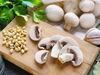 Как солить грибы в домашних условиях / Простые рецепты