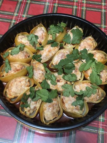 Макароны-ракушки с фаршем и томатным соусом