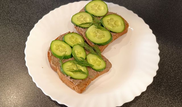 Бутерброды с шпротным паштетом – простой и быстрый рецепт вкусной закуски