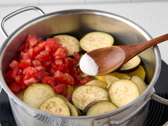 Запеканка с баклажанами и помидорами в духовке