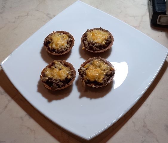 Тарталетки с грибами и сыром в духовке