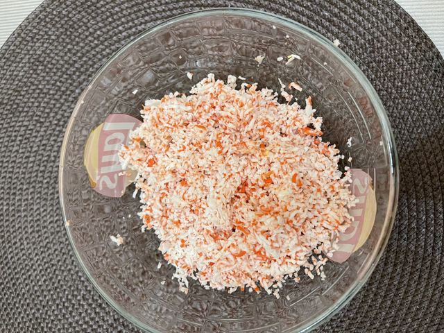 Слоеный нарядный крабовый салат – пошаговый рецепт приготовления с фото