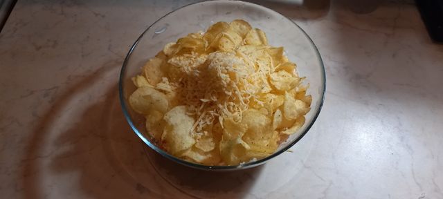 Рецепт салата с помидорами чипсами и крабовыми палочками
