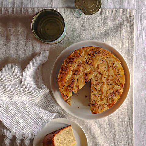Заливной пирог быстрого приготовления с консервированными ананасами