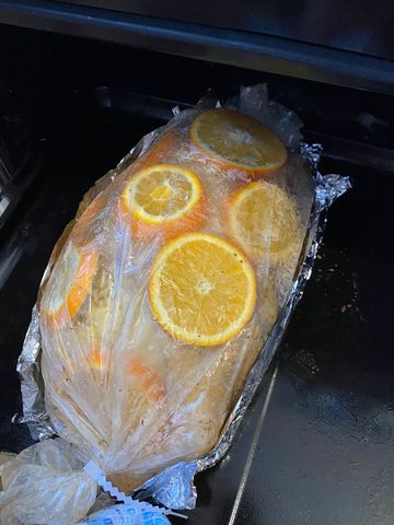 Утка в духовке с апельсинами и медовой глазурью