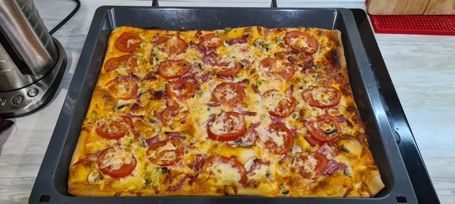 Домашняя пицца на слоеном дрожжевом тесте – пошаговый рецепт приготовления с фото