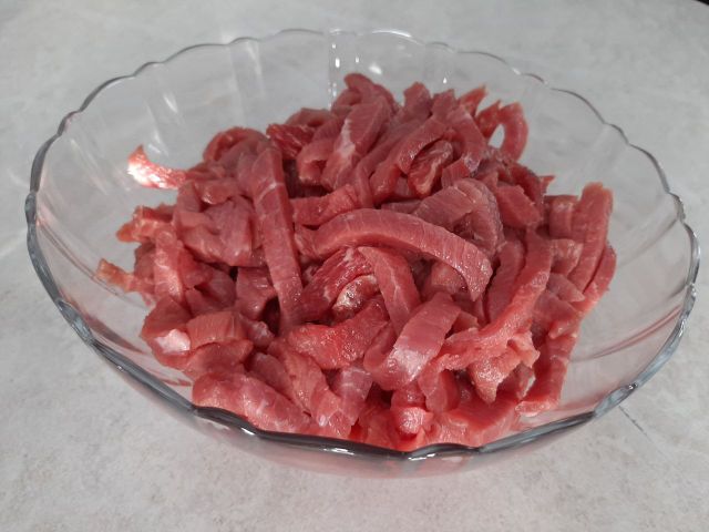 Как приготовить свинину в томатно-сметанном соусе