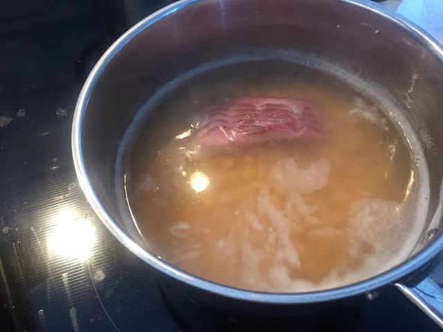 Гороховый суп с беконом