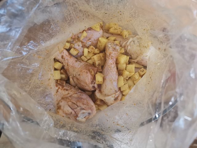 Курица с овощами в пакете для запекания