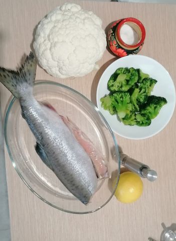 Блюдо приготовленное из рыб и морепродуктов