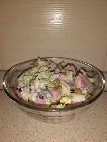 Вкусный Рецепт: Салат с ветчиной, помидорами черри и ананасами
