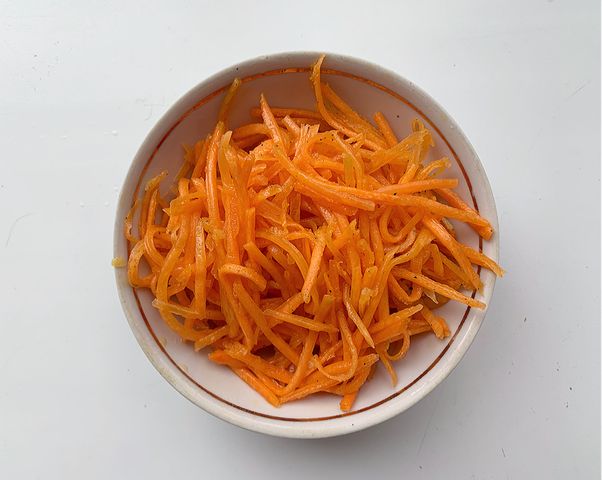 История перевоплощения простой моркови в пикантное блюдо – морковь по-корейски. Рецепт с фото