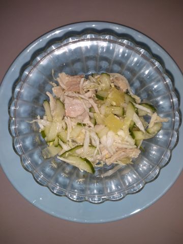 Салат с пекинской капустой, курицей и сухариками рецепт – Авторская кухня: Салаты. «Еда»