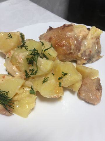 Куриные бедрышки с картошкой в духовке