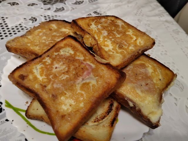 Бутерброды с яйцом и колбасой на сковороде, пошаговый рецепт с фото на ккал