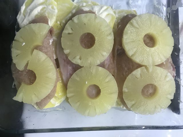 Картофельная запеканка с индейкой и ананасами