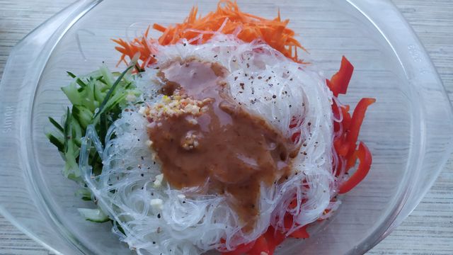 Салат из фунчозы с морковью по-корейски, рецепт с фото