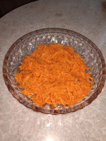 Салат из моркови и лука