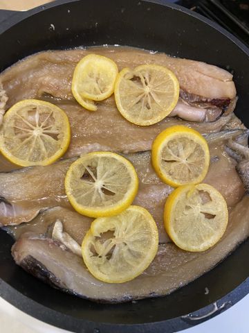 Рецепт: Филе минтая на сковороде | На сковороде, в специях, с лимоном