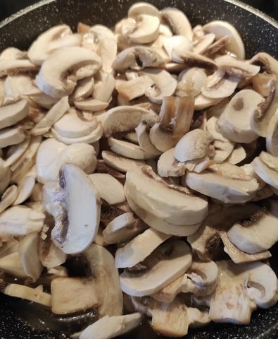 Рецепт мяса с грибами в сметанном соусе
