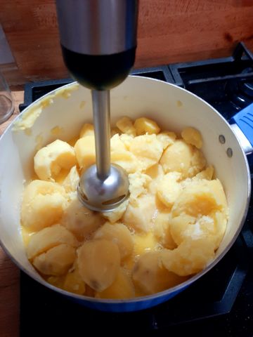 Воздушное картофельное пюре, взбитое блендером – пошаговый рецепт приготовления с фото
