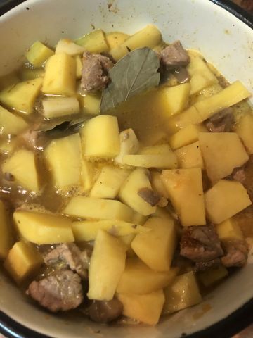 Как приготовить рецепт Тушеный картофель с грибами в сметане