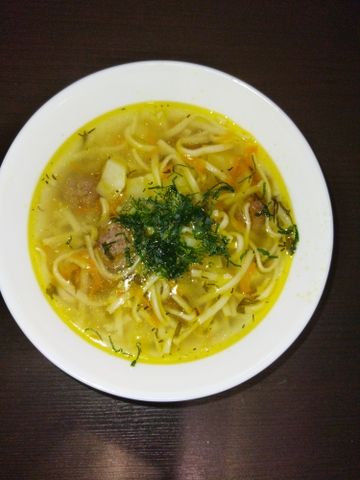 Домашний суп с фрикадельками и лапшой