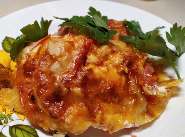 Горбуша, запеченная в духовке с помидорами и сыром - пошаговый рецепт с фото на Вкусномир