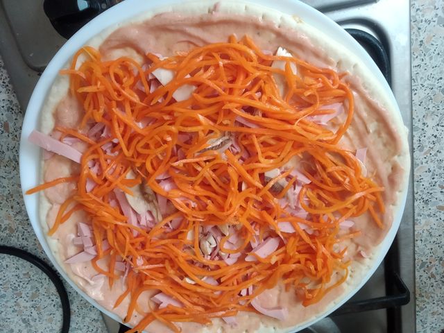 Пицца с корейской морковью в микроволновке – пошаговый рецепт приготовления с фото