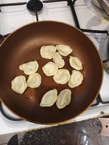 Вкусные жареные пельмени с сыром на сковороде – пошаговый рецепт с фото, как их приготовить