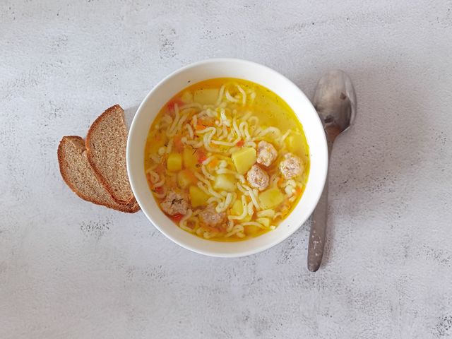 Куриный суп с домашней лапшой в мультиварке: изумительный вкус и аромат