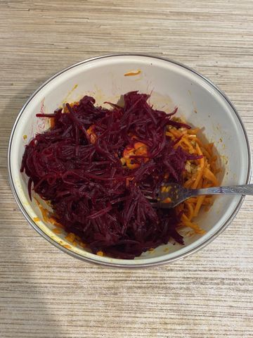 Салат из сырой свёклы - пошаговый рецепт с фото на slep-kostroma.ru
