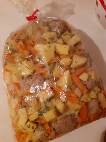 Запеченный картофель с фрикадельками