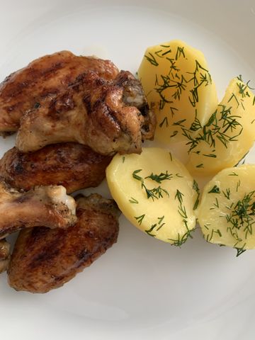 Крылышки с картофелем в рукаве – кулинарный рецепт
