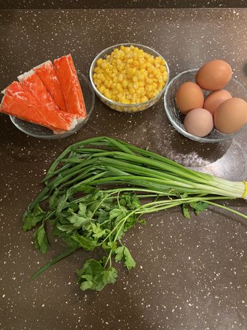 Крабовый салат из крабовых палочек: рецепты с фото