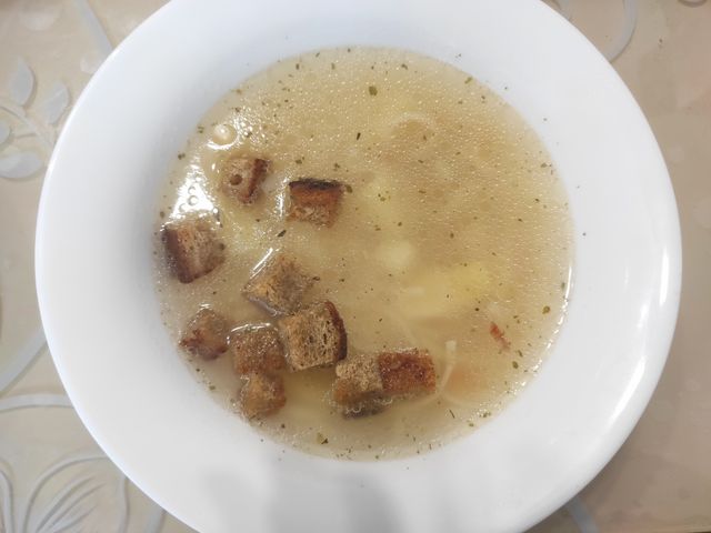 Сытный суп с сухариками