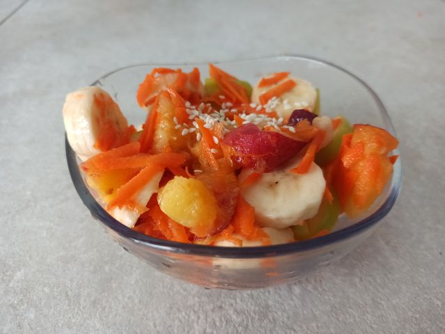 Рецепт фруктового салата с тимьяном - идеальное летнее блюдо