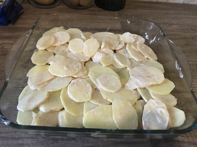 Свинина, тушенная с грибами и картофелем на сковороде рецепт с фото пошагово - уральские-газоны.рф