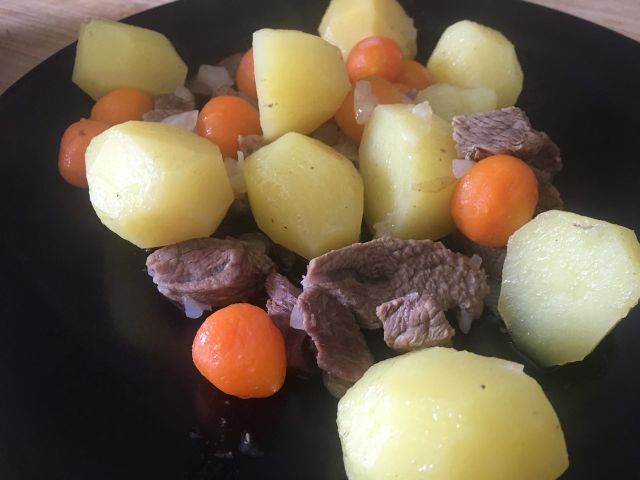 Сочная говядина с картошкой и овощами в фольге