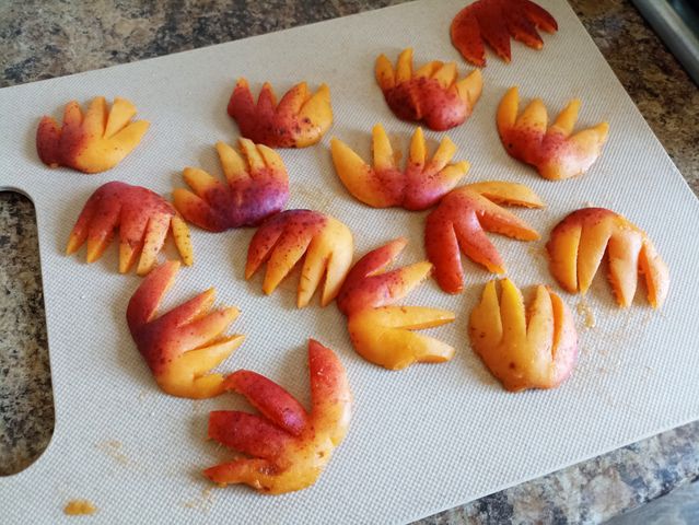 Квадратики из слоеного теста с абрикосами: пошаговый рецепт