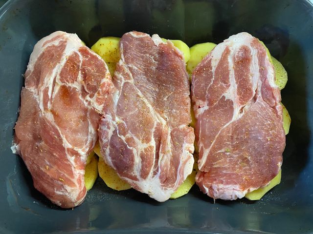 Стейк из свинины в духовке – приготовление в фольге по рецепту с фото