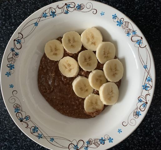 Овсянка с какао и бананом