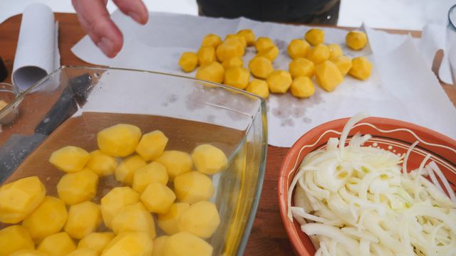 Картофель по-деревенски с чесноком