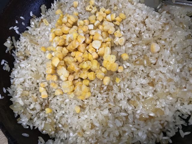 Курица с рисом и кукурузой