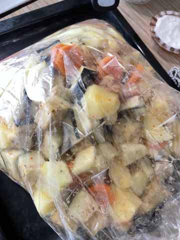 Курица с овощами в пакете для запекания