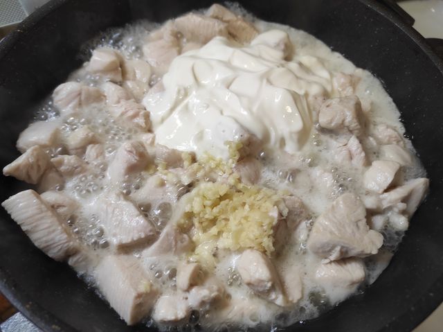 Куриная грудка в сметанном соусе – пошаговый рецепт приготовления с фото