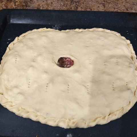 Рецепт: Пирог из слоеного теста с луком и яйцом - А так же с сыром и сметаной