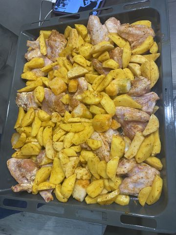 Куриные крылышки с картошкой на сковороде - рецепт с фото