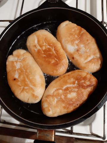 Дрожжевые пирожки с картошкой на сковороде по госту простой рецепт пошаговый
